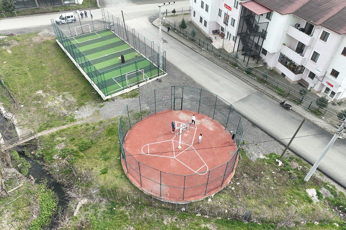 Futbol ve Basketbol Sahaları