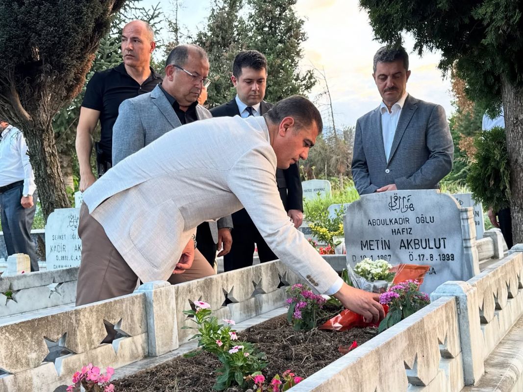 17 Ağustos Depreminde Hayatını Kaybedenler Dualarla Anıldı
