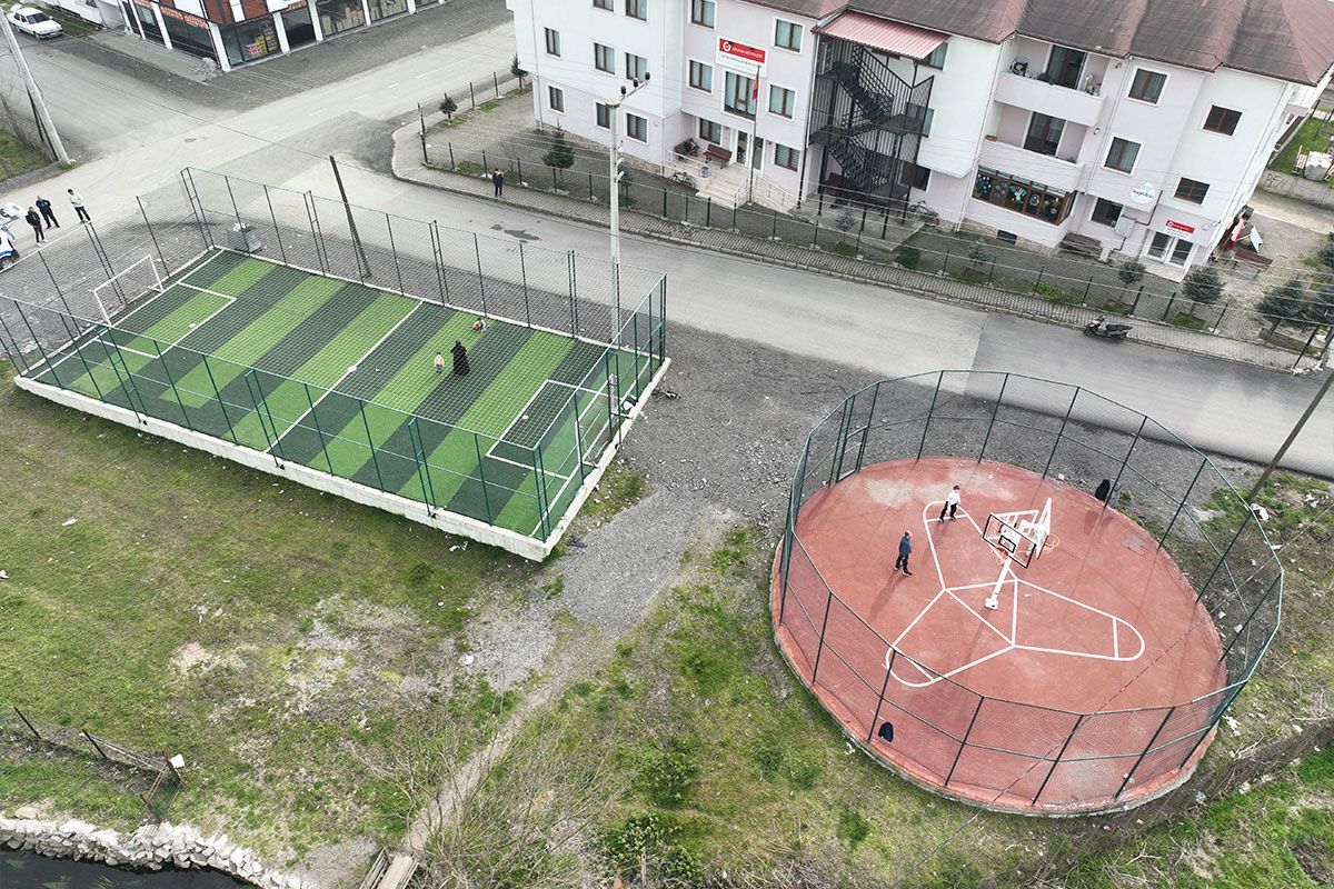 Futbol ve Basketbol Sahaları