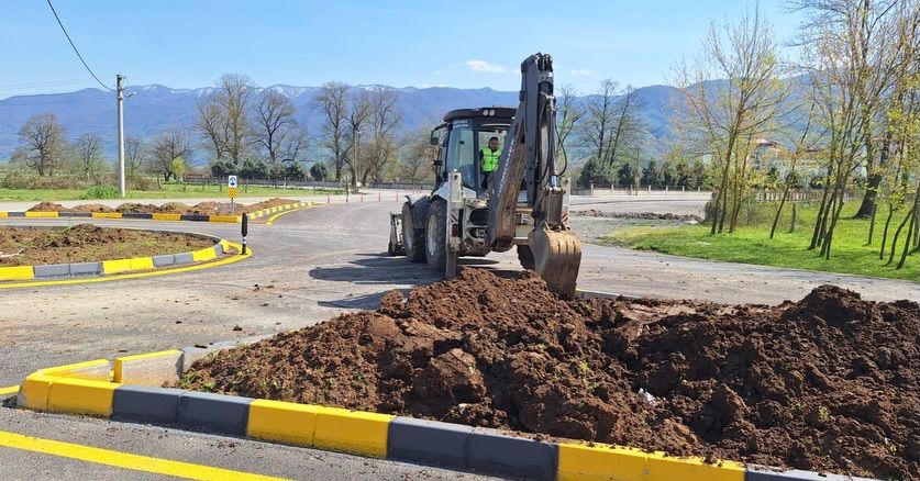 Altyapı ve Üstyapı Çalışmaları Sürüyo